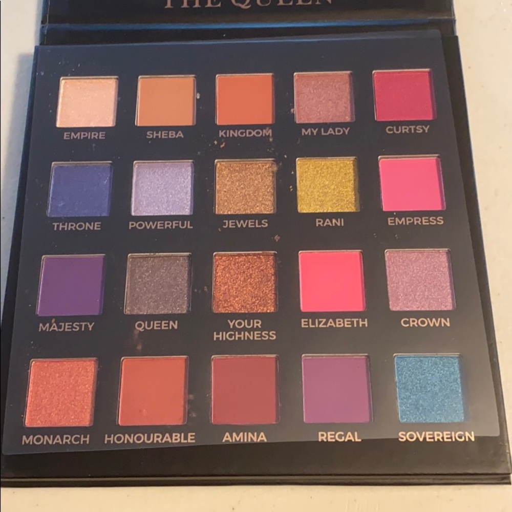 Queen eyeshadow palette